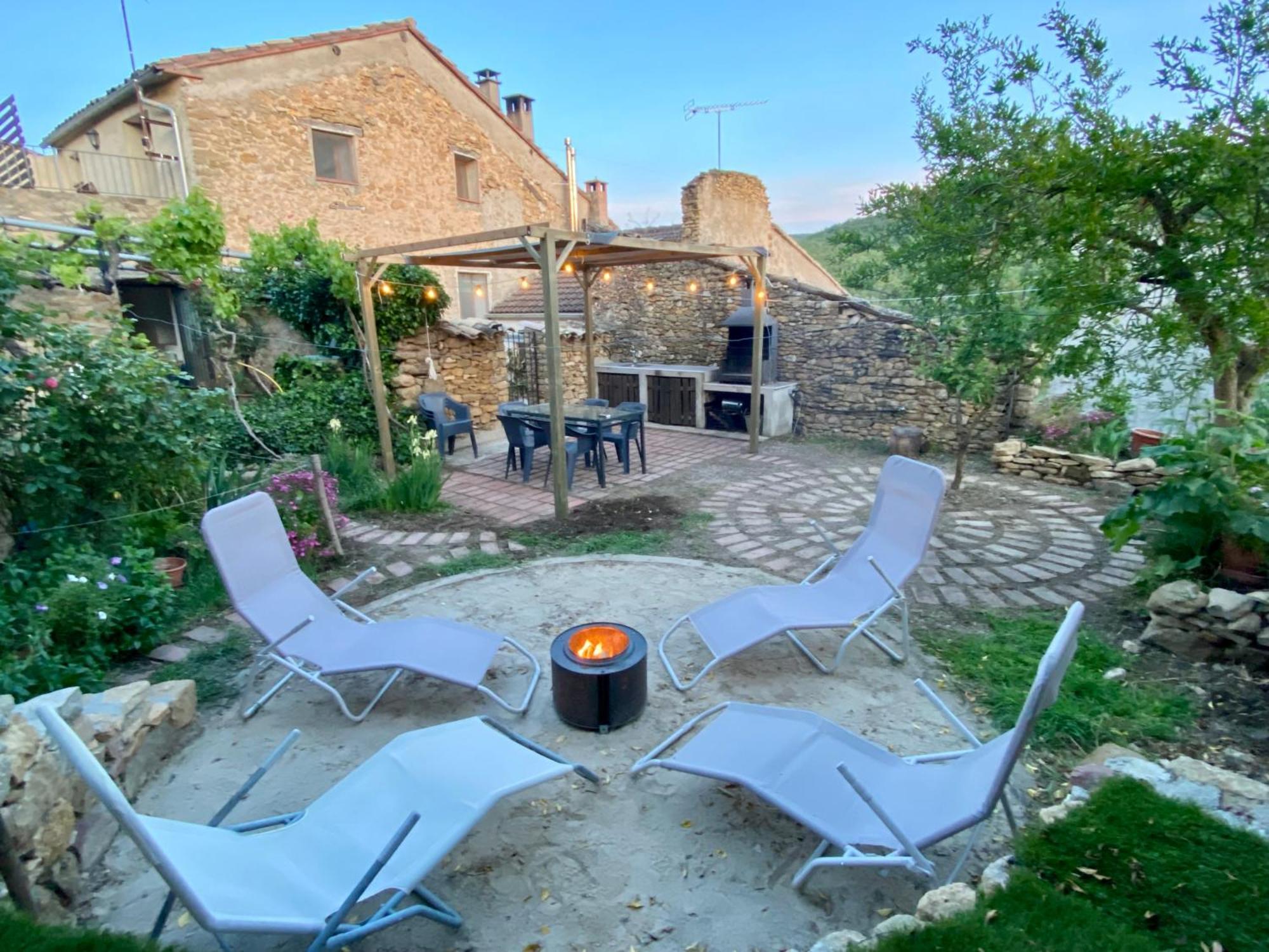 阿赫尔Casa Acollidora I Familiar Amb Jardi I Barbacoa别墅 外观 照片